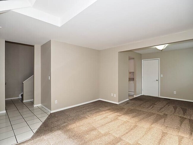 Building Photo - 985 Essex Ct Way