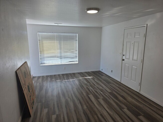 Building Photo - Ferron Rental