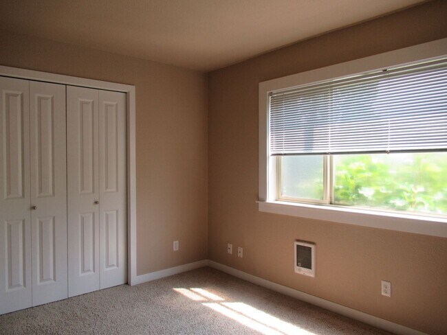 Foto del edificio - APPROVED APPLICATION-Ground floor Condo at 27th Street Station in Tacoma