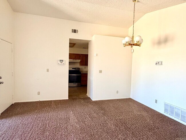 Foto del edificio - 8449 Viburnum Ave