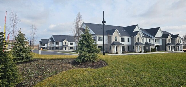 Building Photo - Chestnut - 2Br/2Ba Rental Home - First Floor