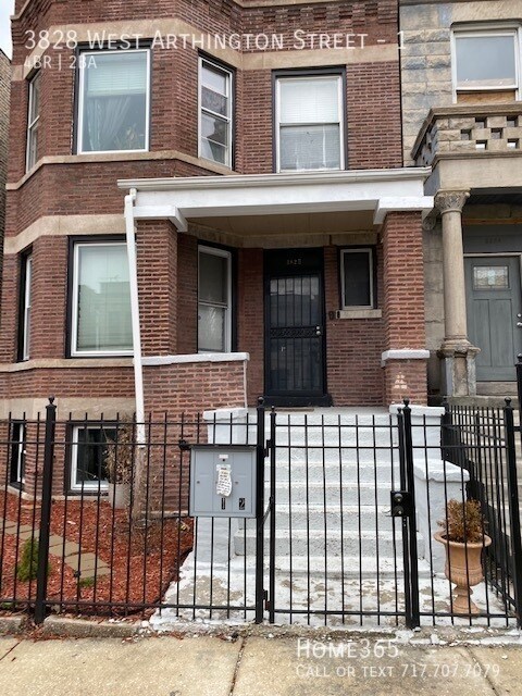 Primary Photo - Stunning 4 Bedroom, 2 Bath Duplex