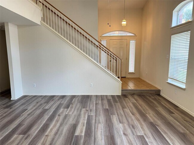 Foto del edificio - 501 Grey Feather Ct