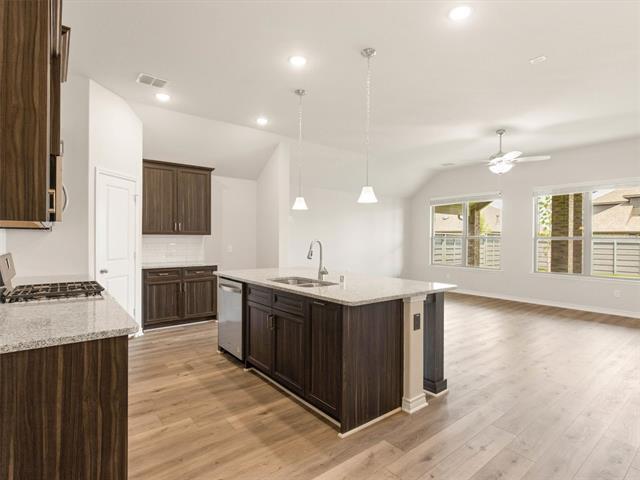 Foto del edificio - 7001 Mapleshade Way