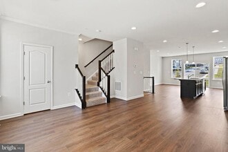 Building Photo - 1016 Highpoint Trl