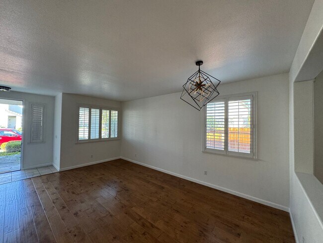 Foto del edificio - Home for Rent in Gold River, CA
