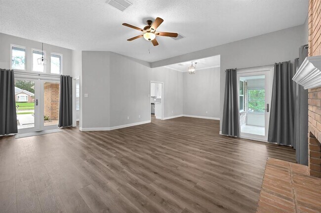 Building Photo - 802 Birchview Ct