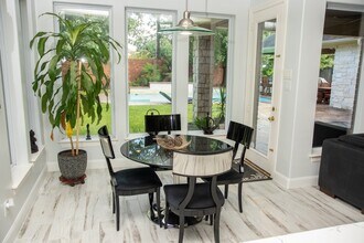Building Photo - 3039 Bonnebridge Way Blvd