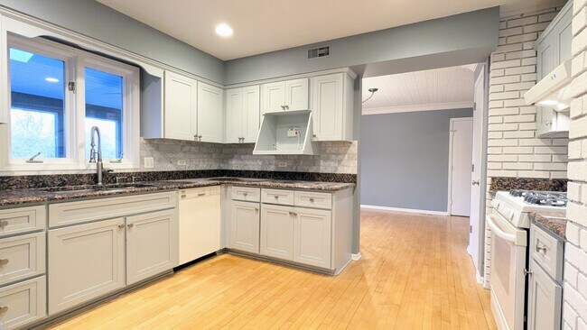 Foto del edificio - 12 Oneida Ln