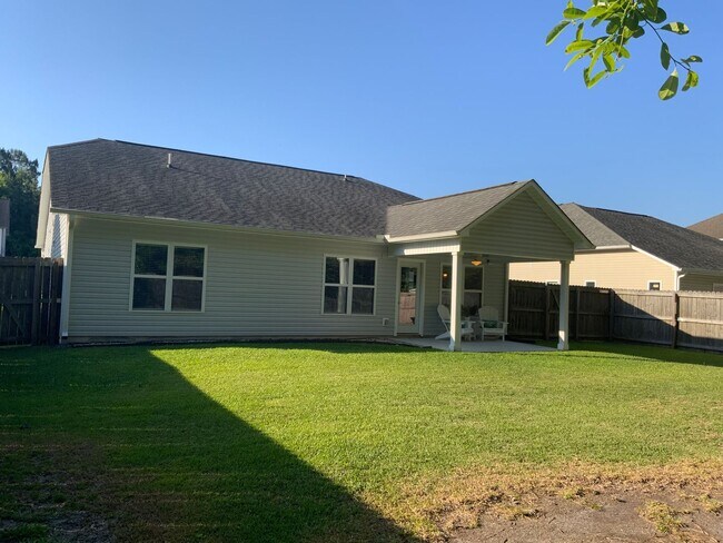 Foto del edificio - Move in ready home in New Bern