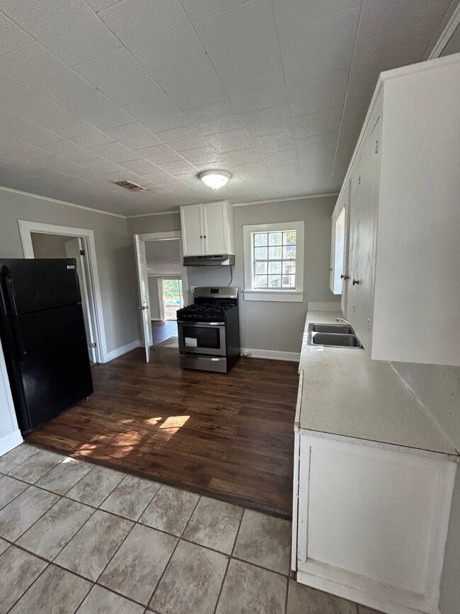 Building Photo - 1416 Martel St