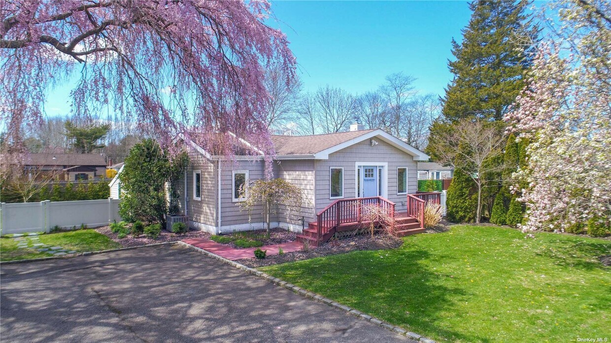 6 West End Ave, East Quogue, NY 11942 House Rental in East Quogue, NY