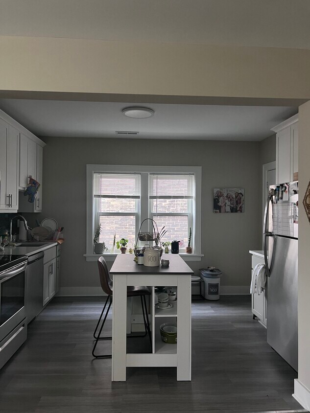 Primary Photo - 2571 S Kinnickinnic Ave