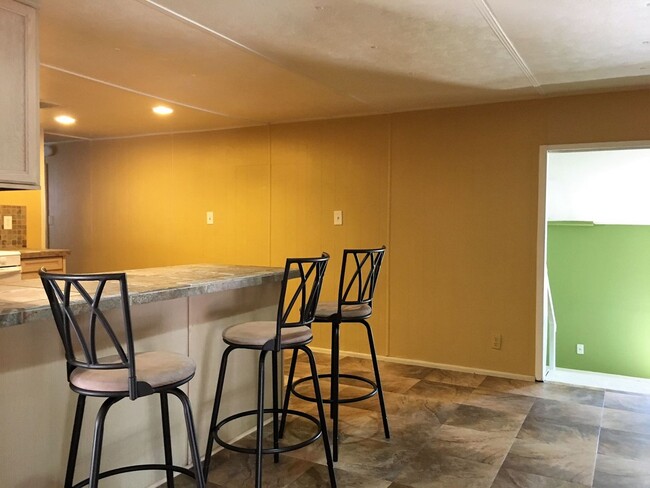 Building Photo - CASH PRICE OF $277,800.00 OR $5,000.00 DOW...