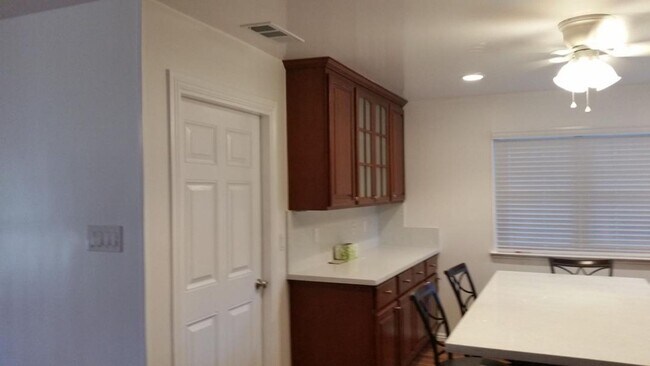 Foto del edificio - 1616 Tamarack Rd