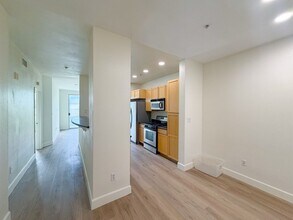 Building Photo - 6400 Crescent Prk E