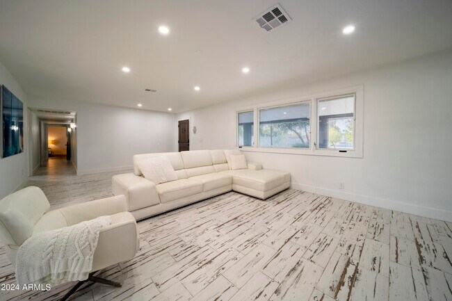 Building Photo - 11470 N 64th St