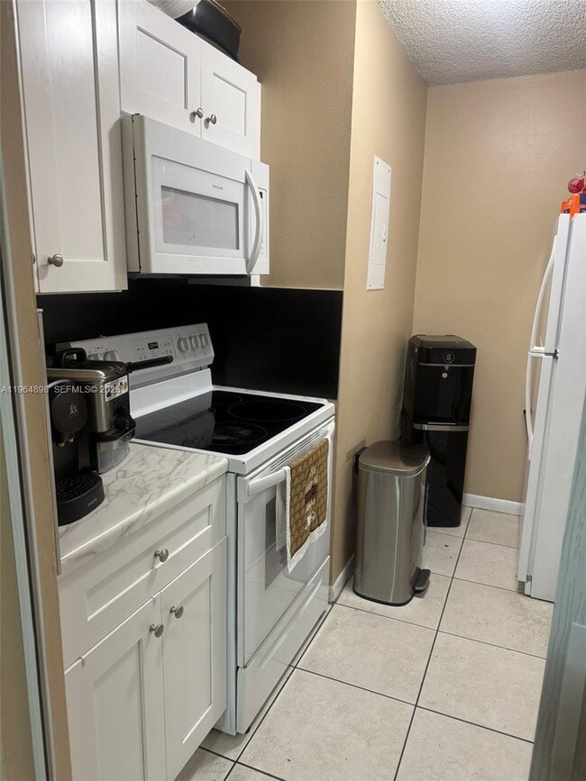 Building Photo - 7421 SW 152nd Ave