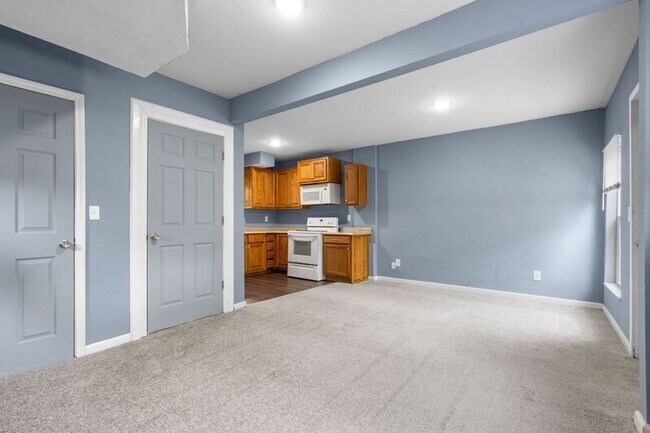 Building Photo - 4114 NE 43rd Terrace