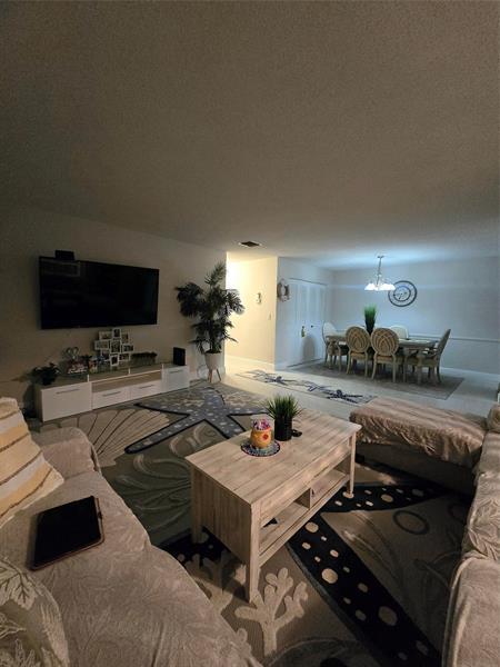 Foto del edificio - 2109 NE 68th St