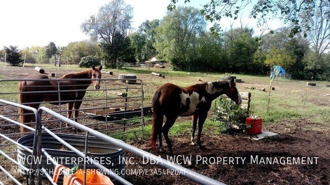 Building Photo - 2043 SE 41st St