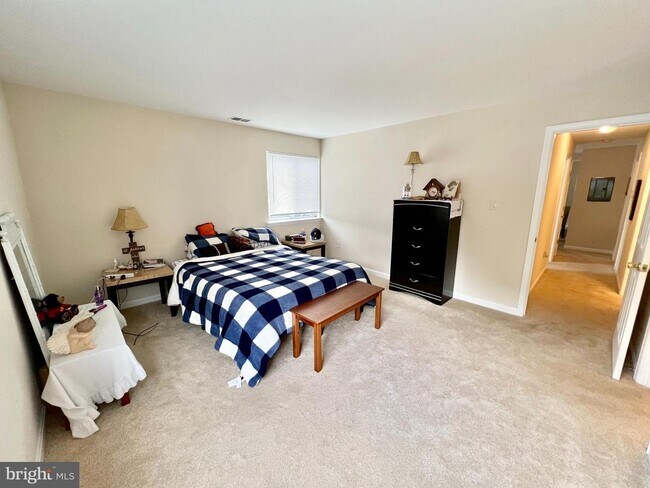 Foto del edificio - 2104 Whitehall Rd