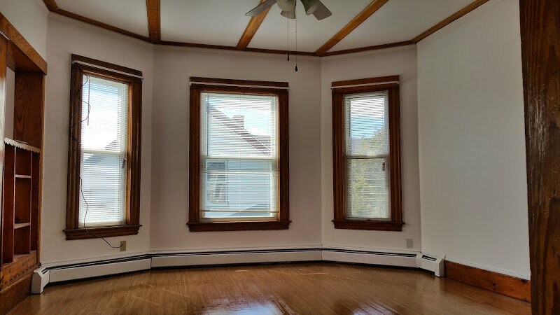 Second Livingroom - 85 High St