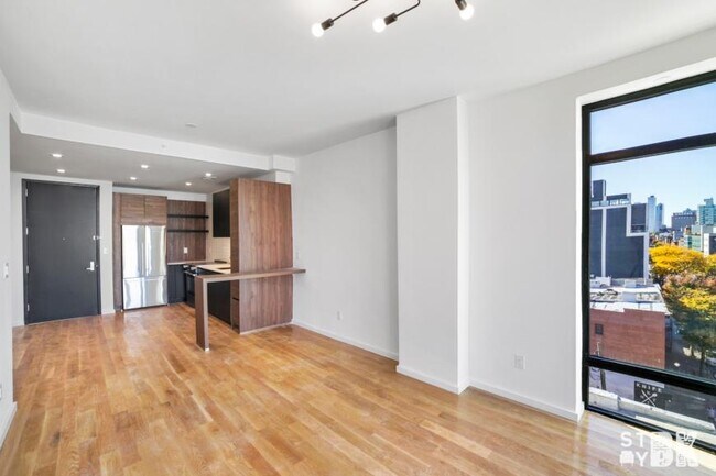 Foto del edificio - 2 bedroom in BROOKLYN NY 11205