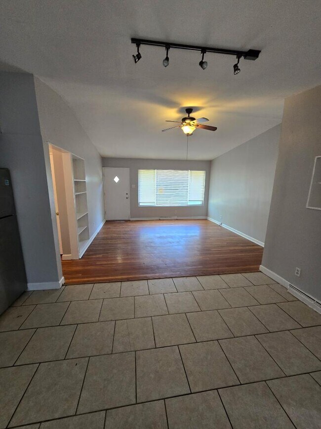 Building Photo - 2415 Castle Dr