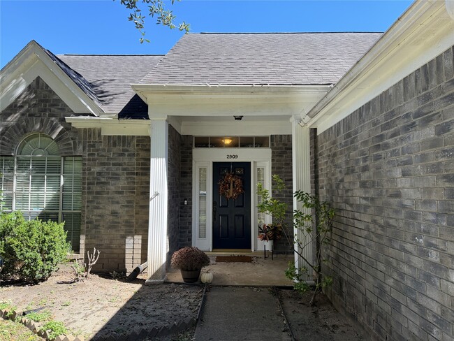 Foto del edificio - 2909 Linda Dr