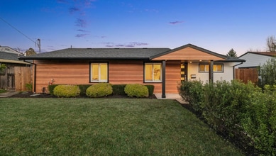 Building Photo - 122 Blackfield Dr