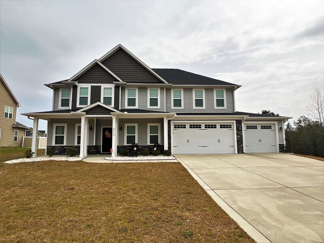 Primary Photo - Stunning 5 Bedroom Home in Jack Britt dist...