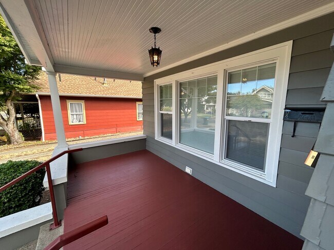 Building Photo - Gorgeous Craft House with Finish Basement ...