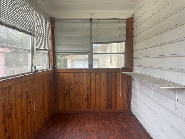Building Photo - Very nice, spacious fenced in 3/1 for rent...