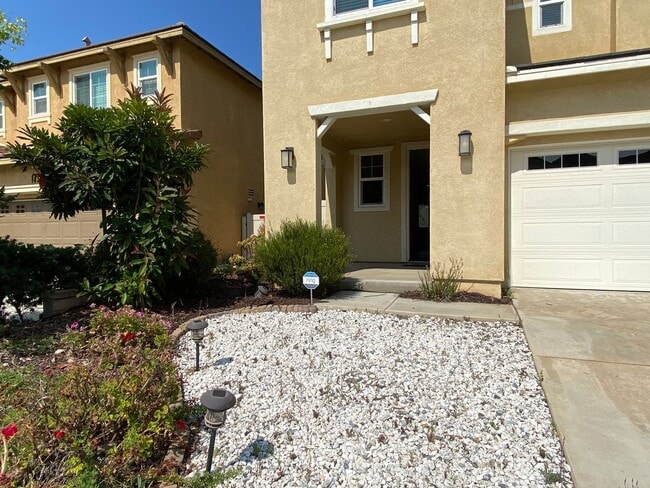 Building Photo - Great 3 Bedroom Home in Fallbrook!