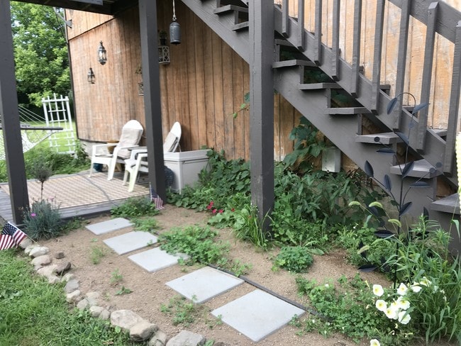 Garden, relax, enjoy quiet country setting - 1182 Middle Rd