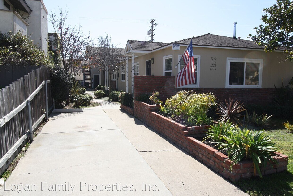 Primary Photo - 1219-1225 Thomas Ave