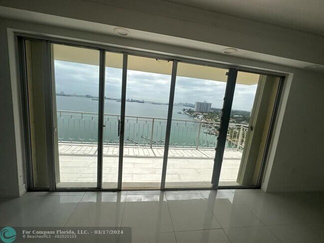 Building Photo - 11111 Biscayne Blvd