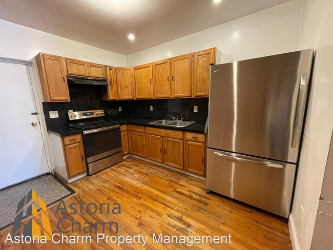 Building Photo - 4 br, 2.5 bath House - 1411 N Central Ave