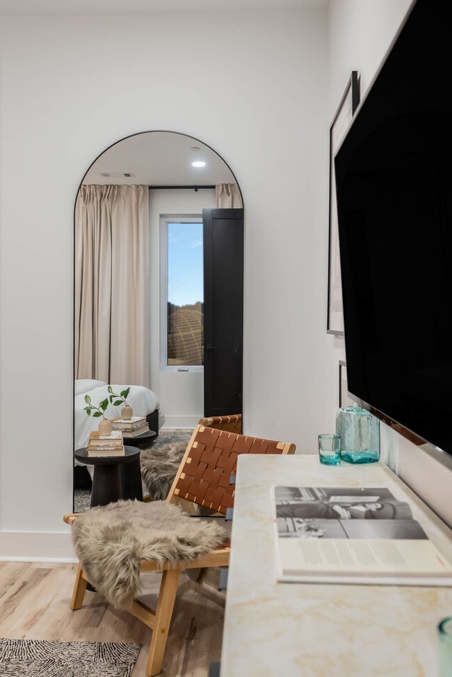 Building Photo - 245 Hermitage Ave