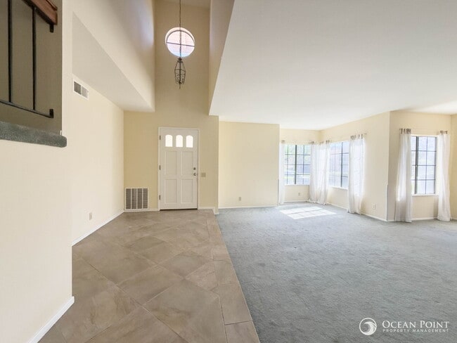 Building Photo - 4 Bedroom Home for Rent in Moorpark!
