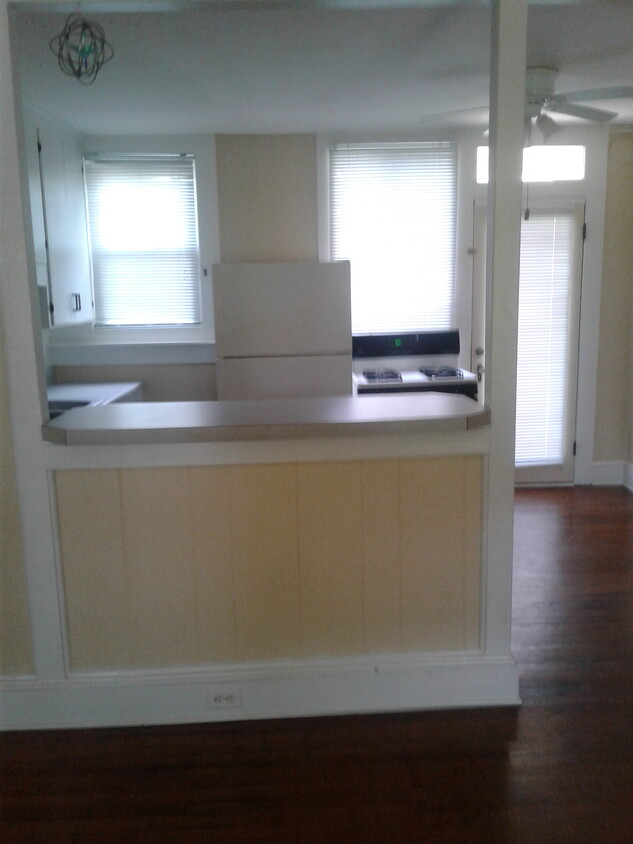Primary Photo - 558 E Park Ave