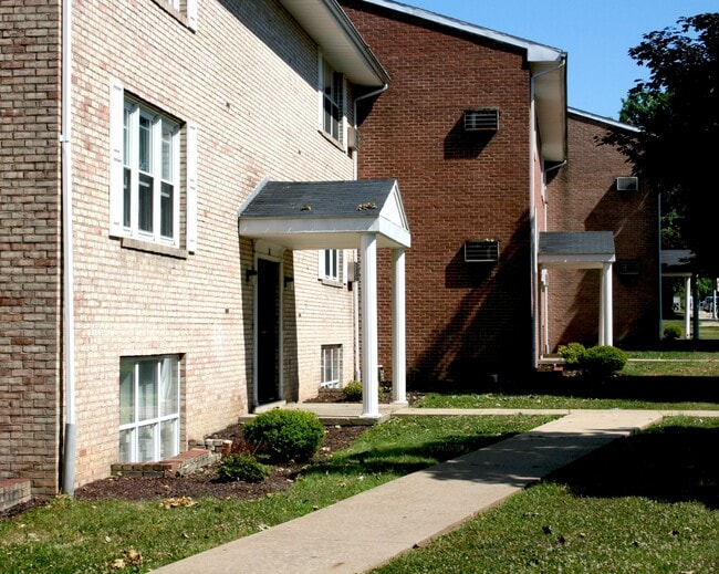 Building Photo - State College Collective on Farmstead