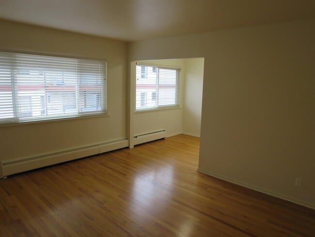 Building Photo - 2150 Cadboro Bay Rd