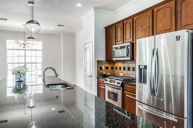 Foto del edificio - 5015 Parkview Pl