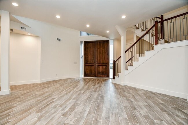 Building Photo - 8115 Fondren Lake Dr