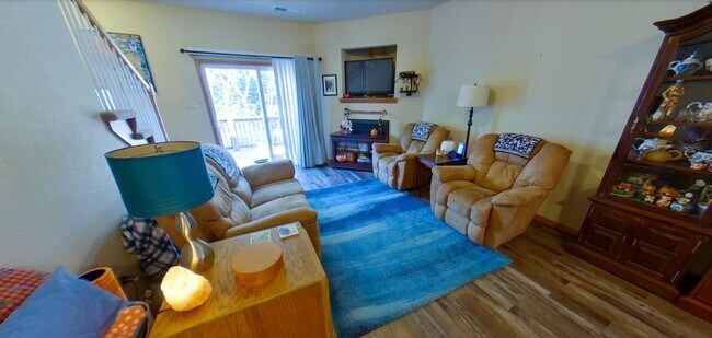 Foto del edificio - 3D Tour Available - West-Side Townhome + W...