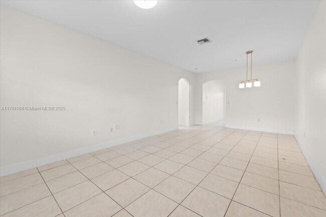 Building Photo - 5660 NW 115th Ct