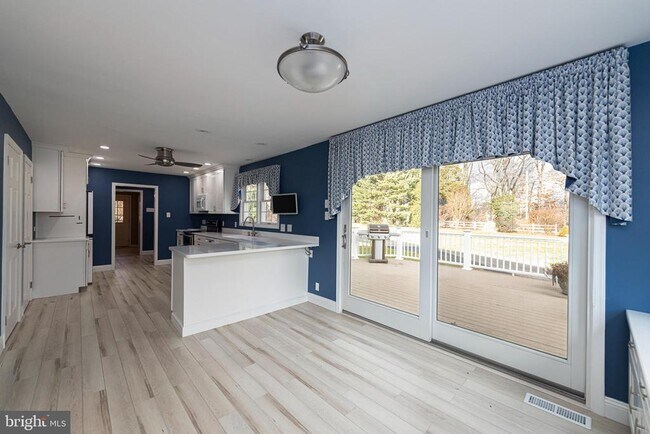 Building Photo - 50 Meadowbrook Ln