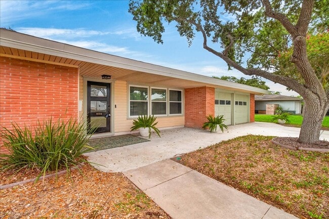 Building Photo - 609 Peerman Pl